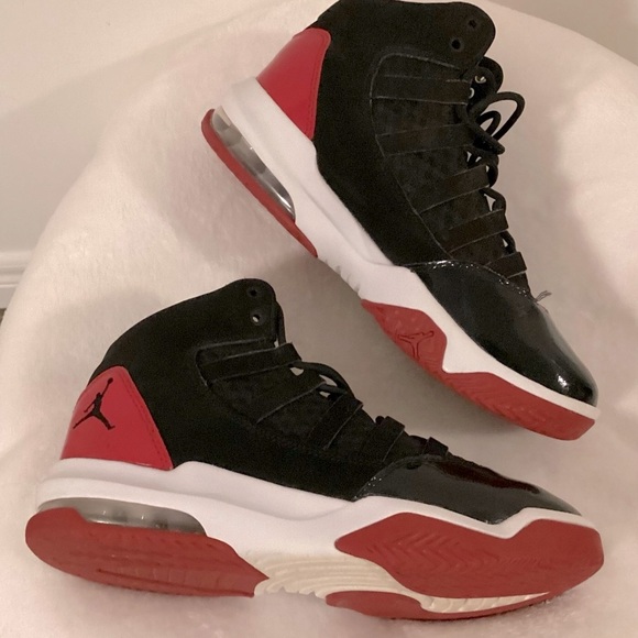 Nike Air Jordan Black and Red - LIKE NEW - Picture 3 of 6